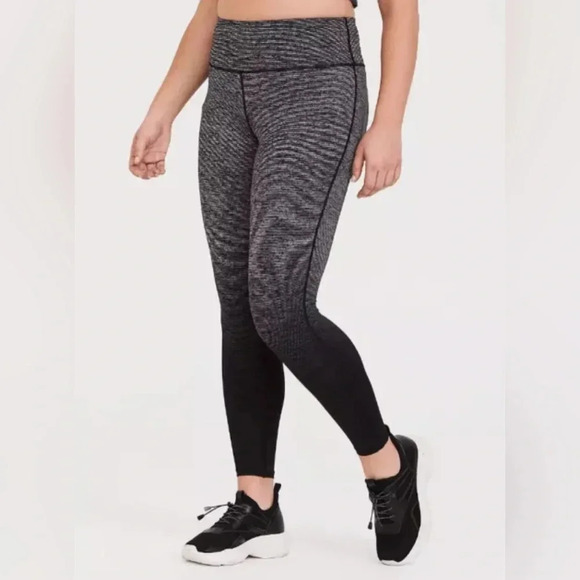 Torrid Performance Core Full Length Active Legging with Side Panels size 1 - Picture 1 of 9
